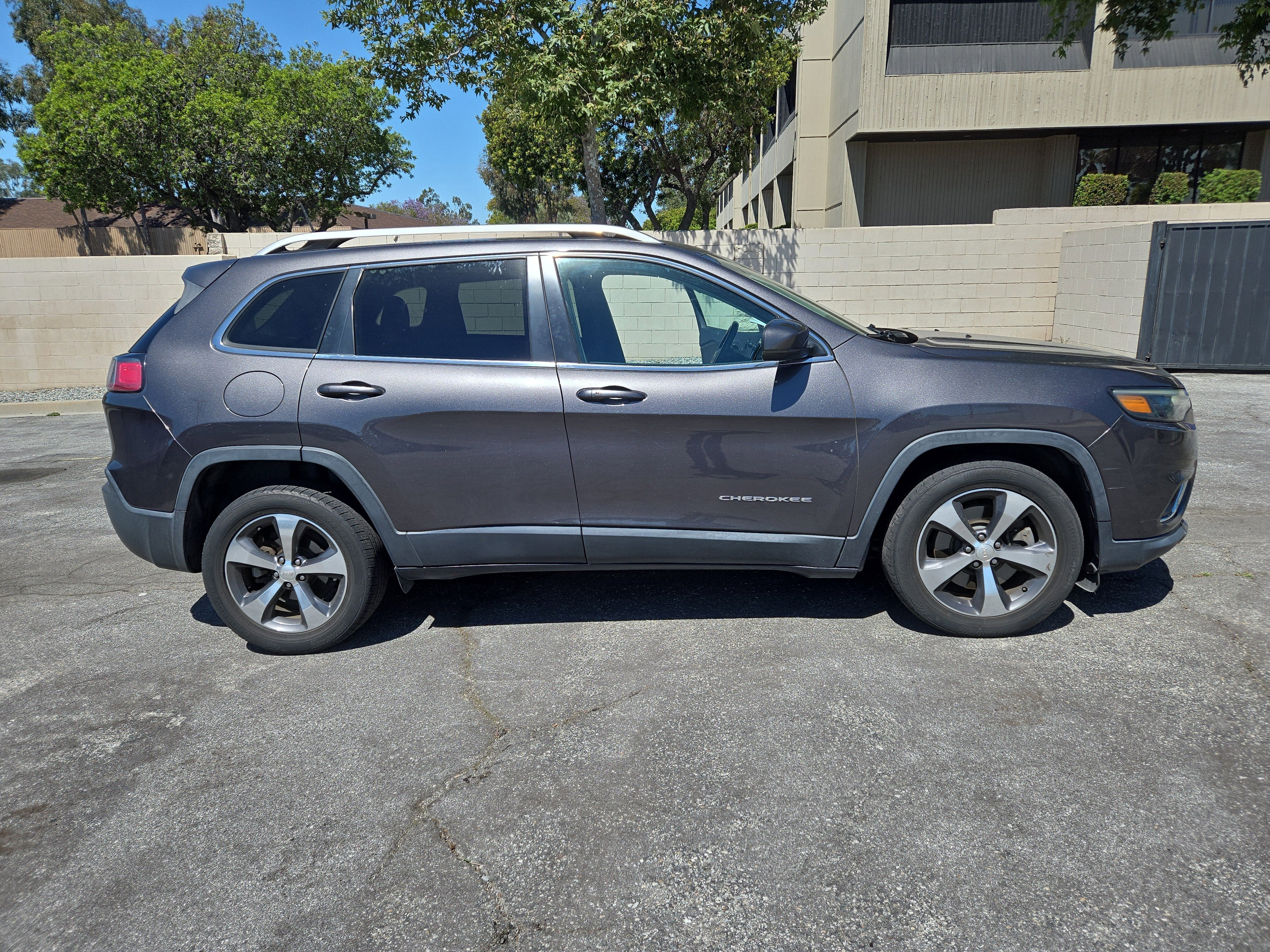 2019 Jeep Cherokee Limited FWD