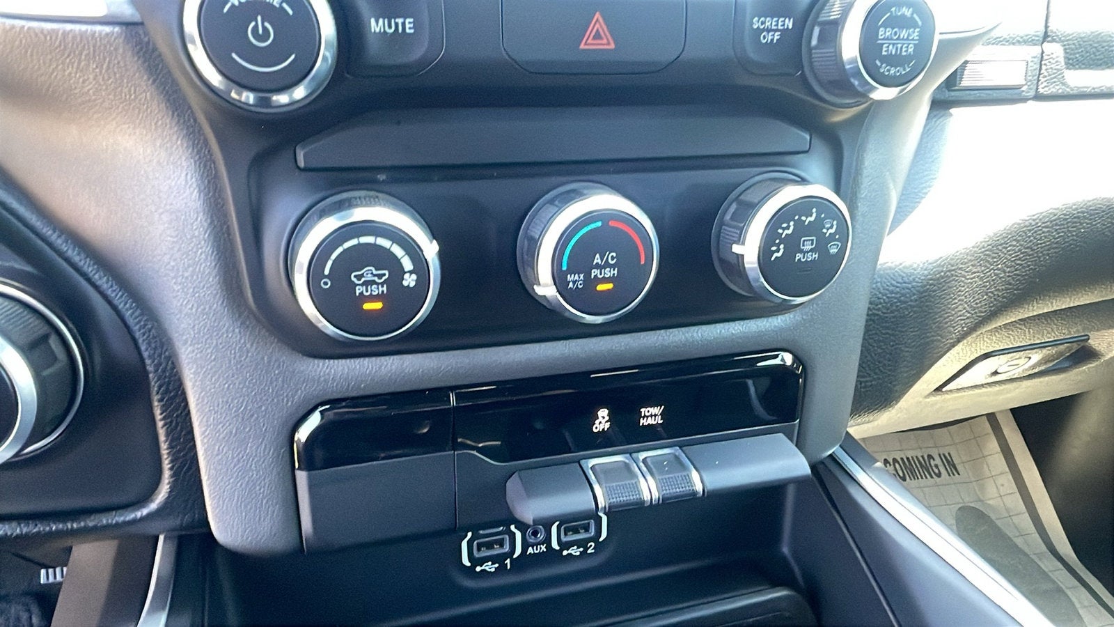 2022 RAM 1500 Big Horn Crew Cab 4x2 5'7" Box