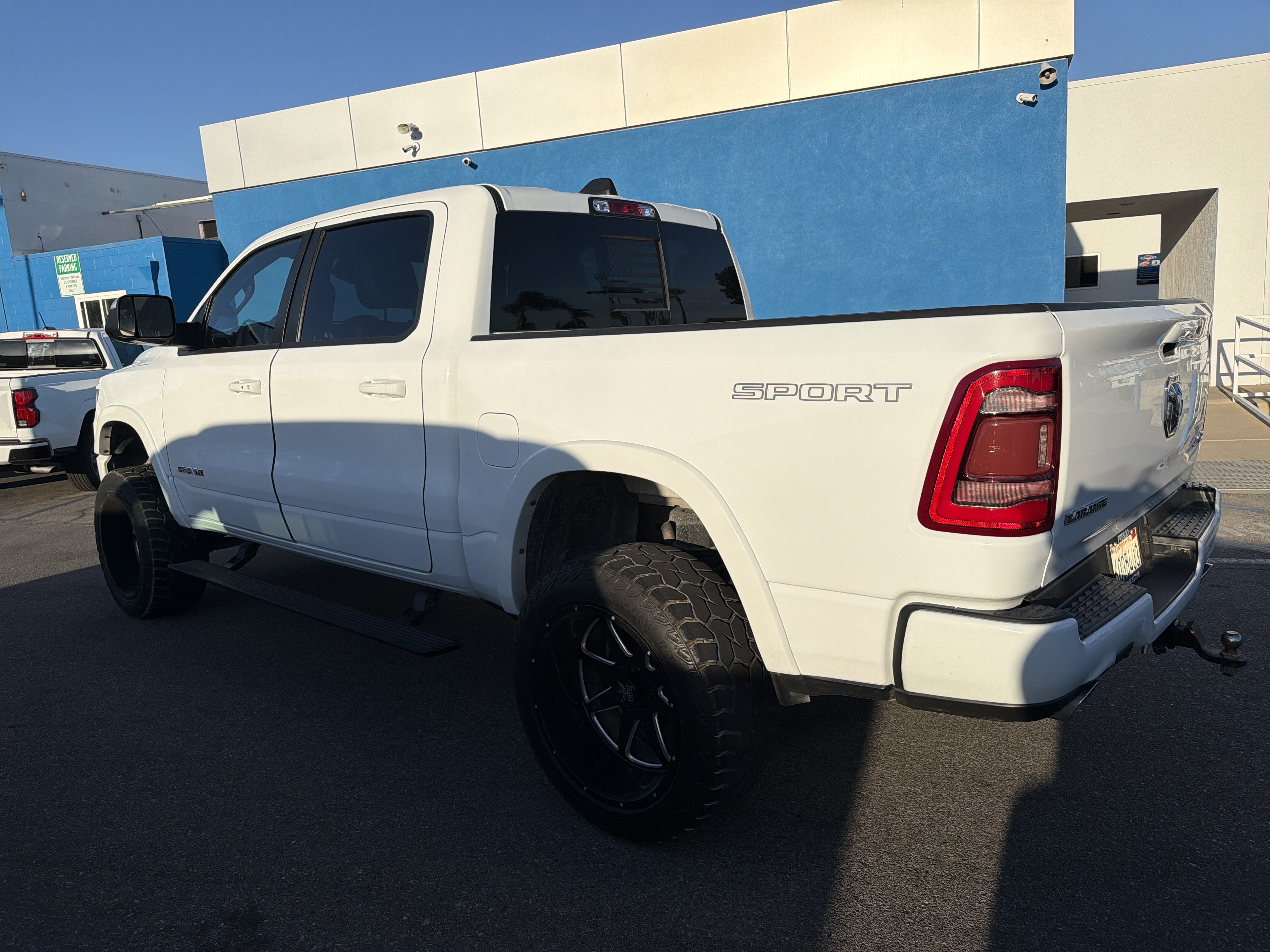 2022 RAM 1500 Laramie Crew Cab 4x4 5'7" Box