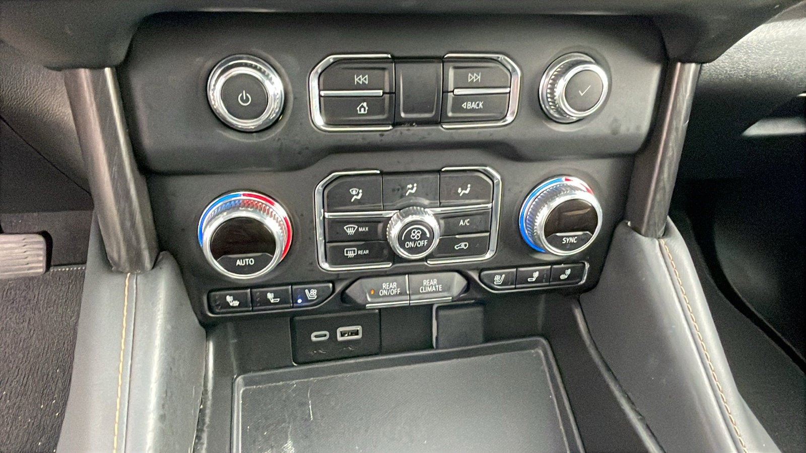 2024 GMC Yukon XL AT4