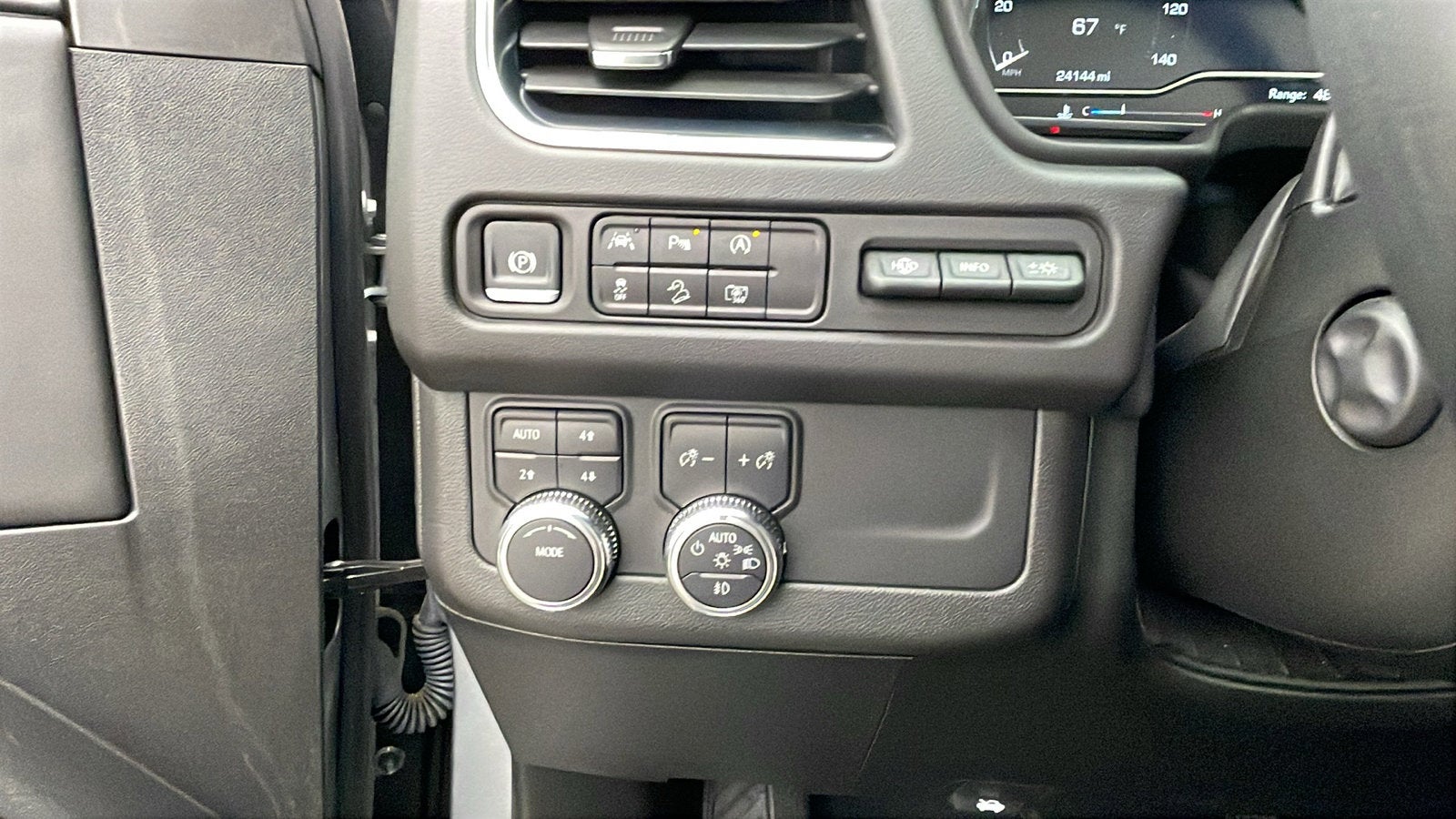 2024 GMC Yukon XL AT4