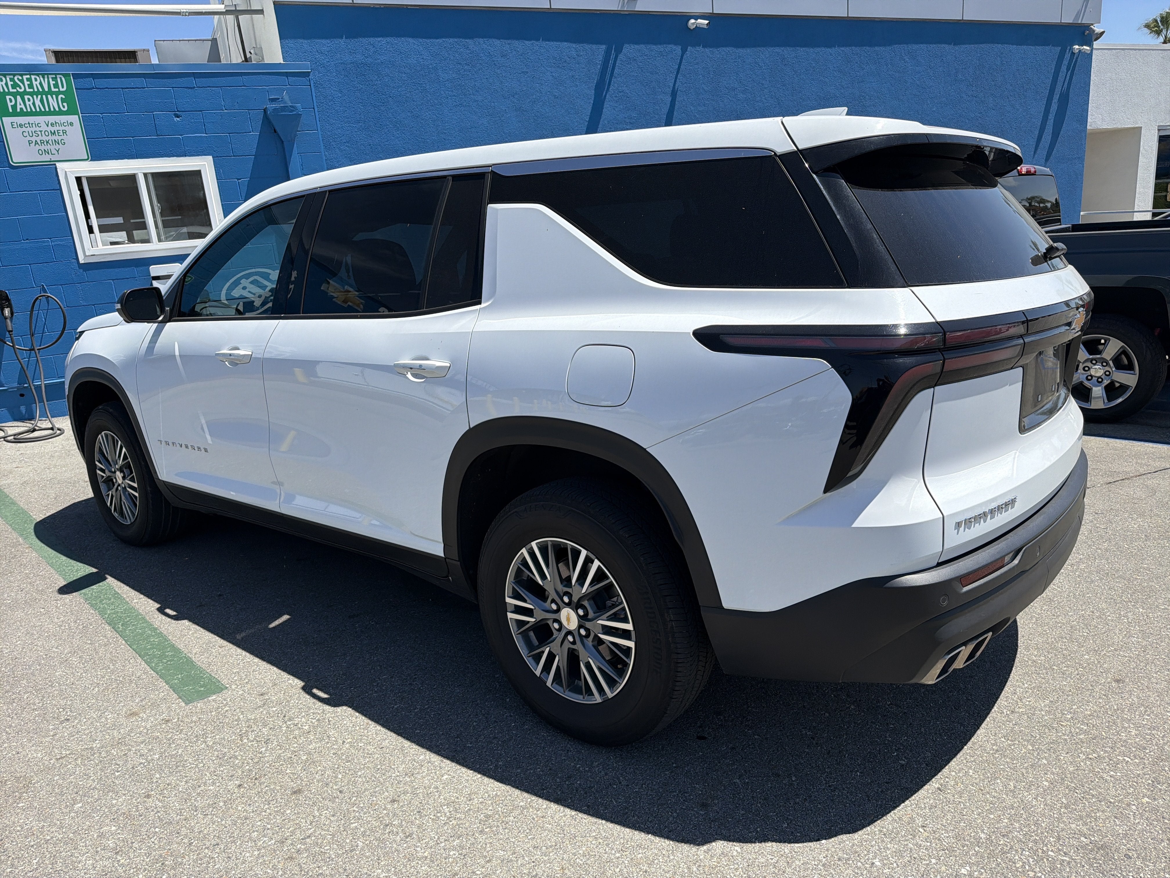 2024 Chevrolet Traverse LS
