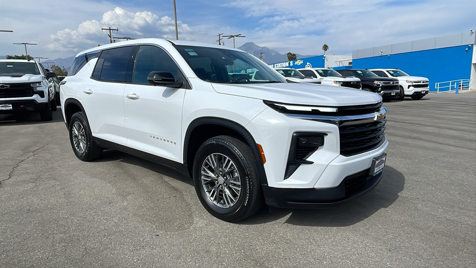 2024 Chevrolet Traverse LS