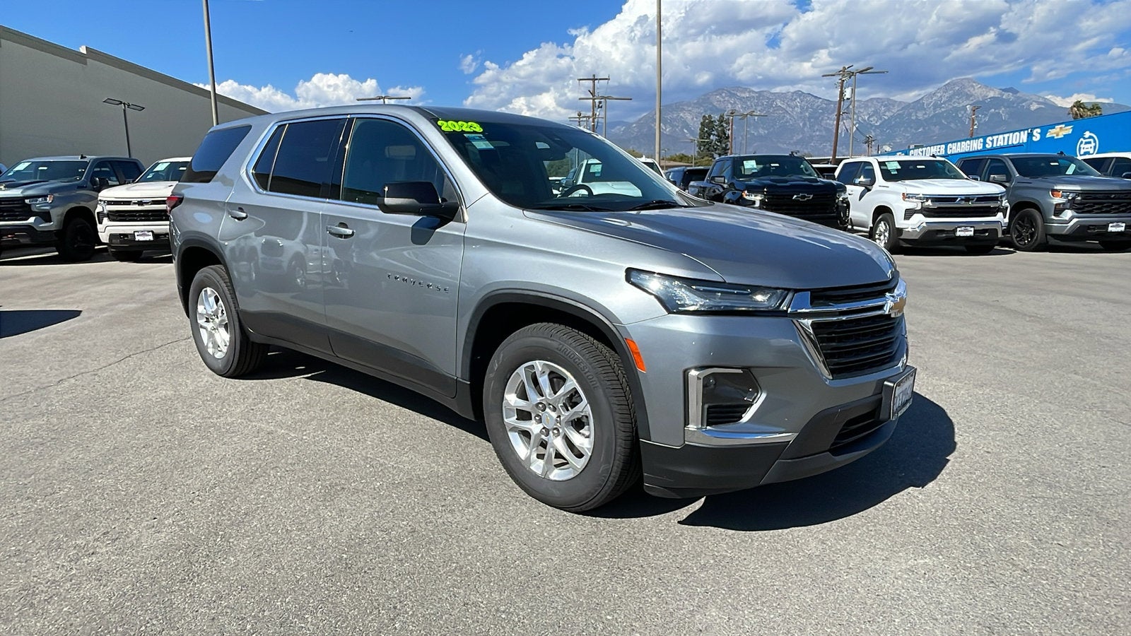 2023 Chevrolet Traverse LS