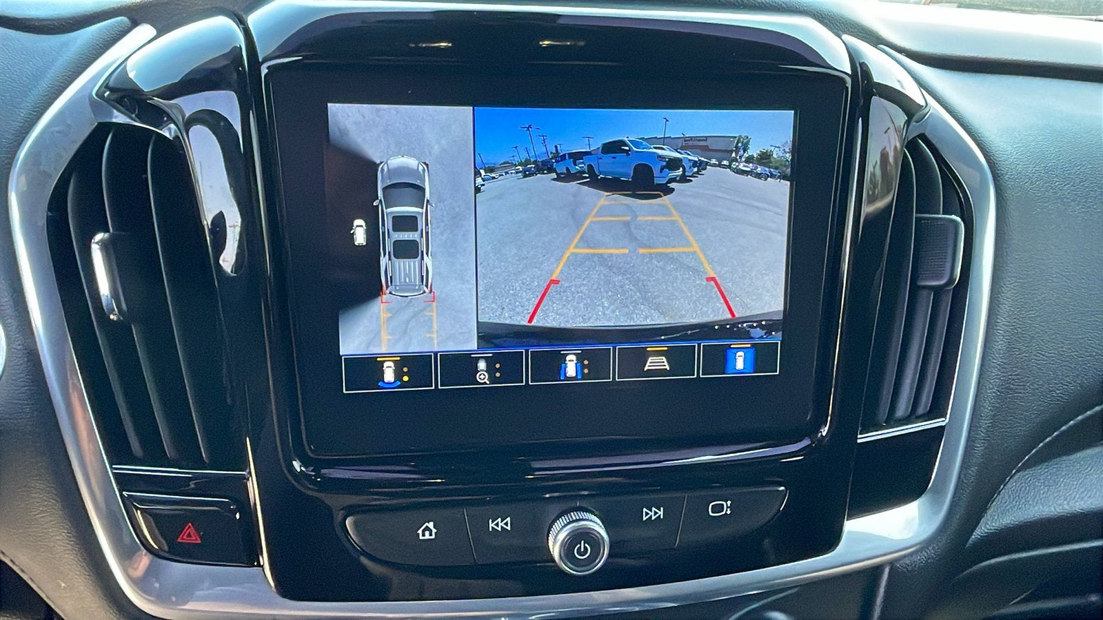 2022 Chevrolet Traverse LT Cloth