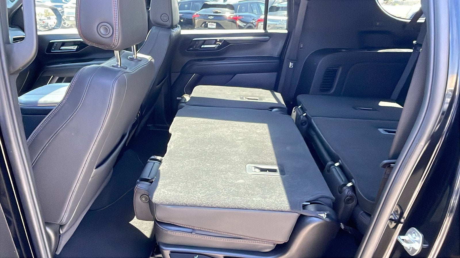 2025 Chevrolet Suburban RST