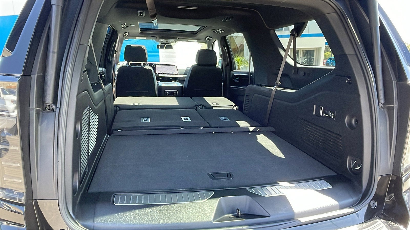 2025 Chevrolet Suburban RST