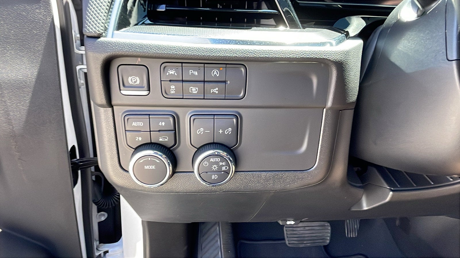 2025 Chevrolet Suburban RST