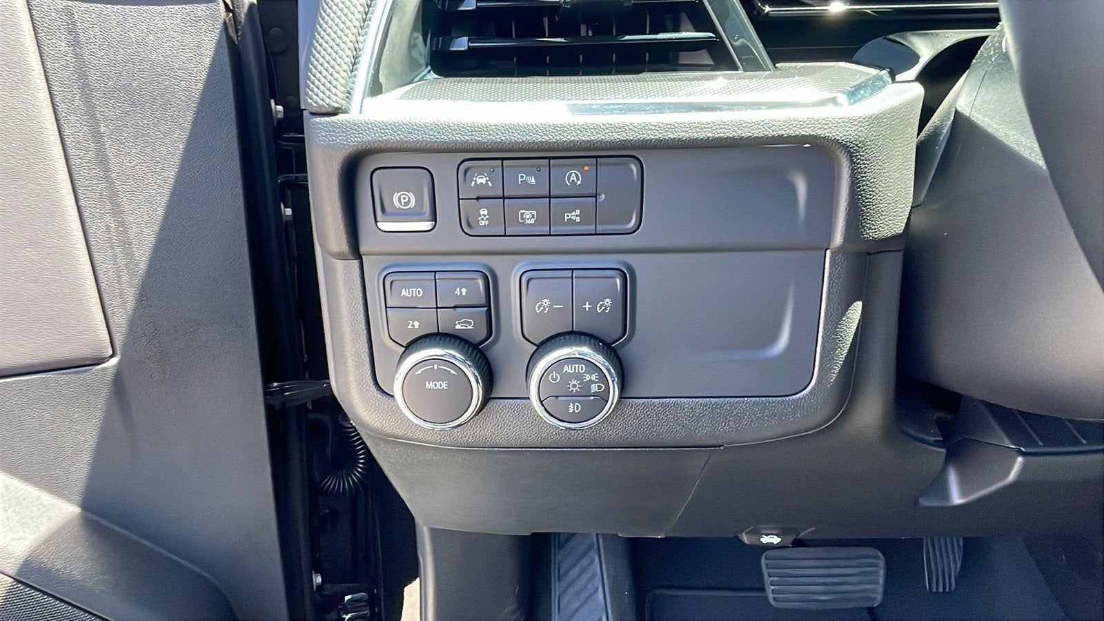 2025 Chevrolet Suburban RST