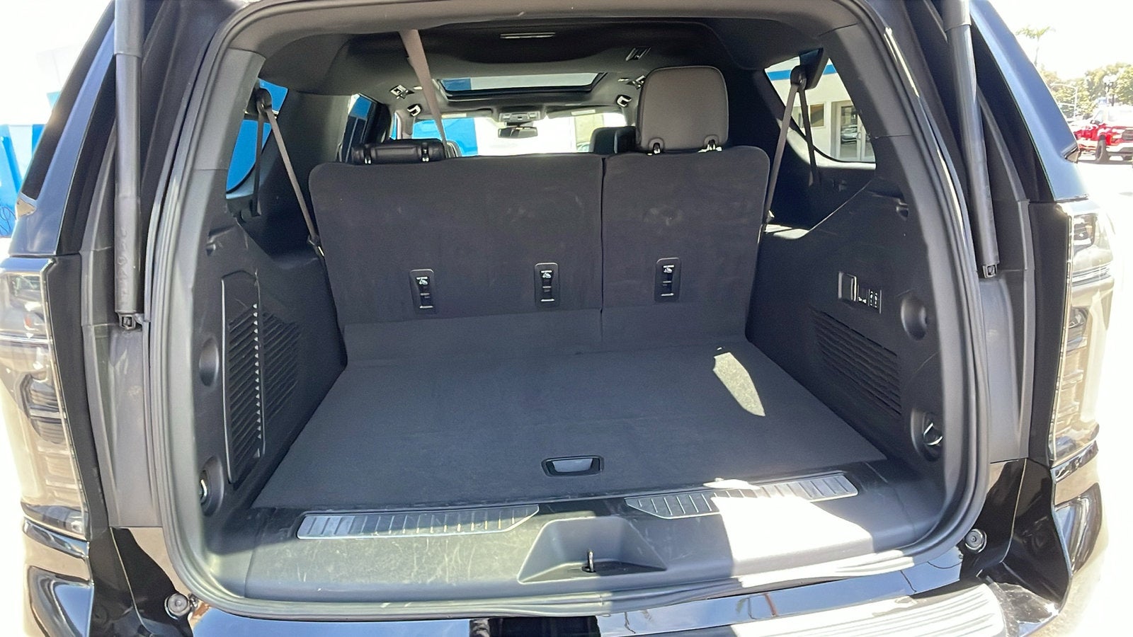 2025 Chevrolet Suburban RST