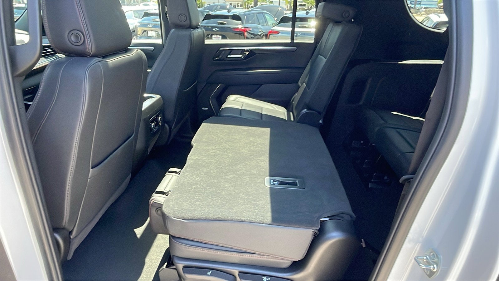 2025 Chevrolet Suburban RST
