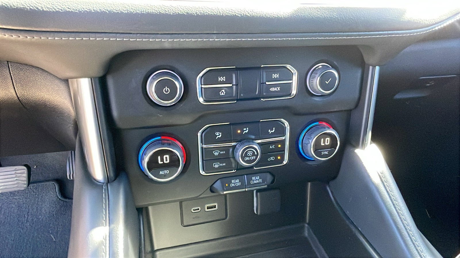 2022 Chevrolet Suburban LS