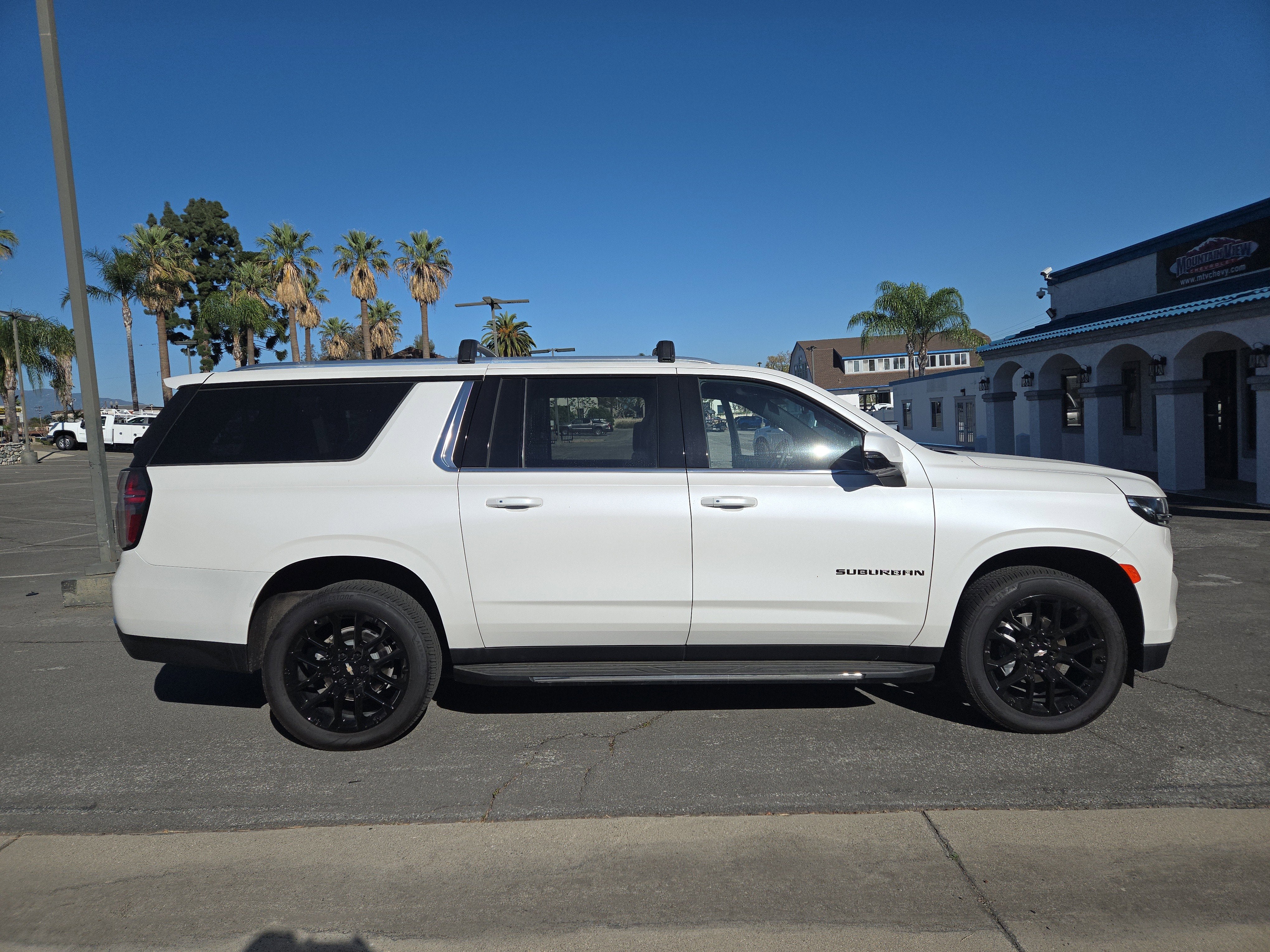 2024 Chevrolet Suburban LT