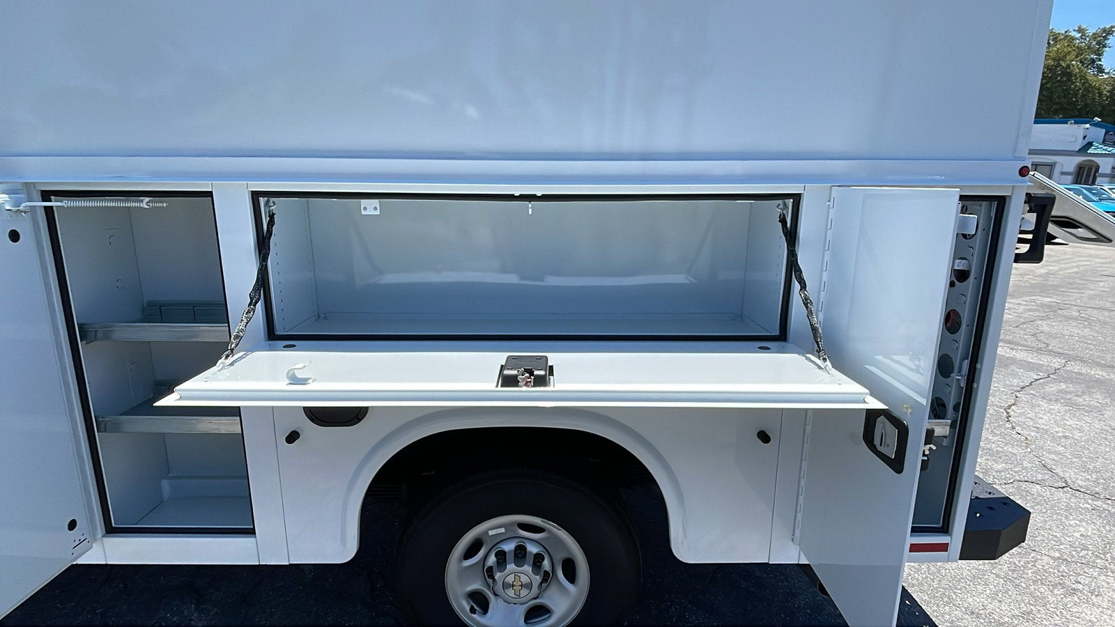 2026 Chevrolet Express Cutaway 3500 1WT