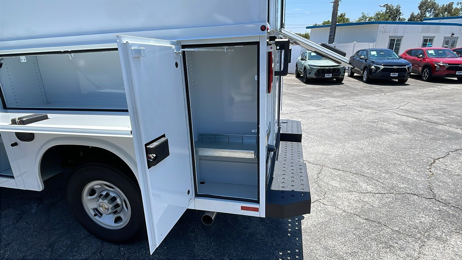 2026 Chevrolet Express Cutaway 3500 1WT