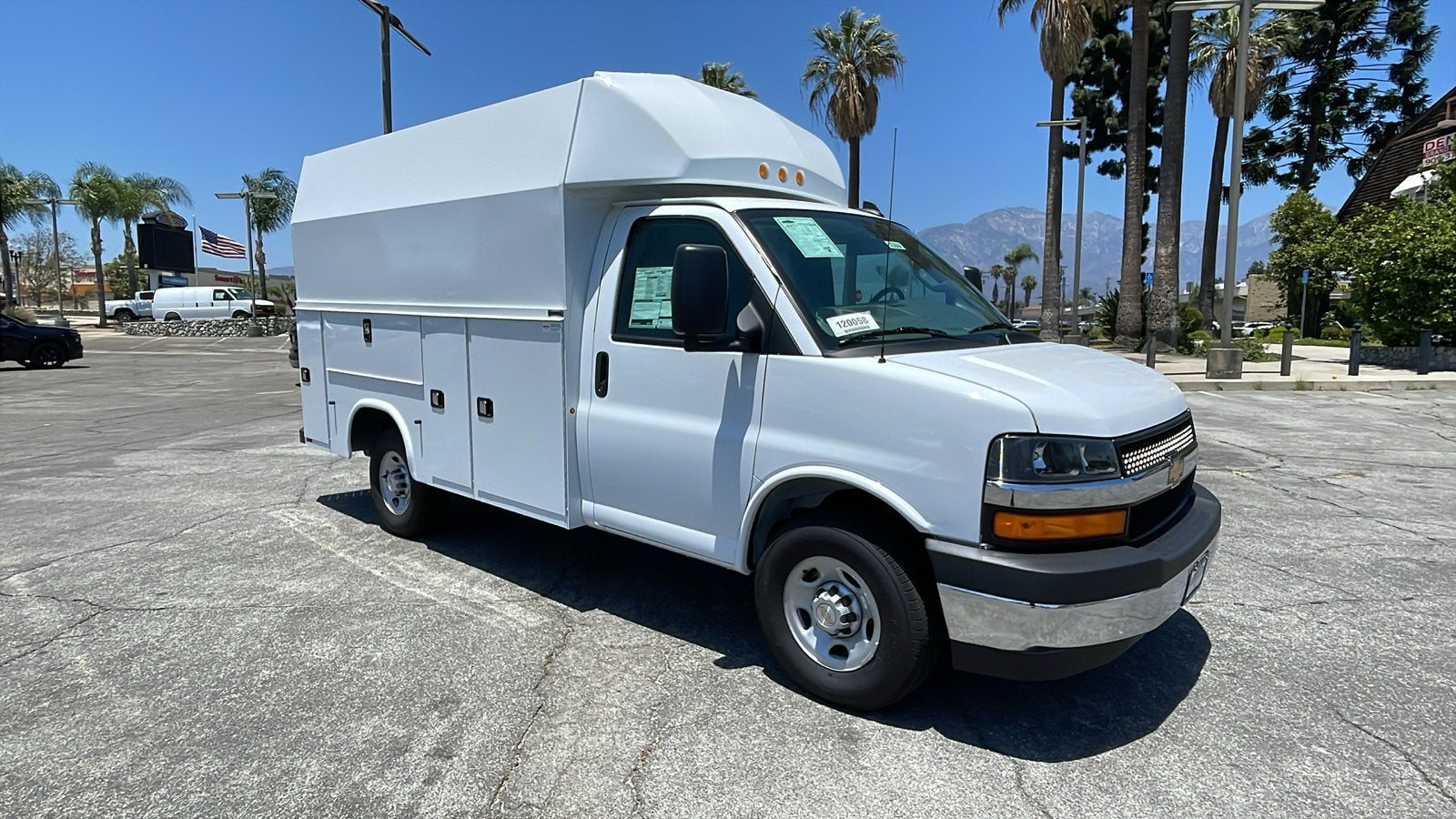 2026 Chevrolet Express Cutaway 3500 1WT