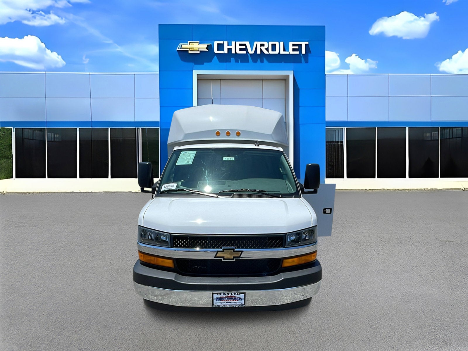 2026 Chevrolet Express Cutaway 3500 1WT