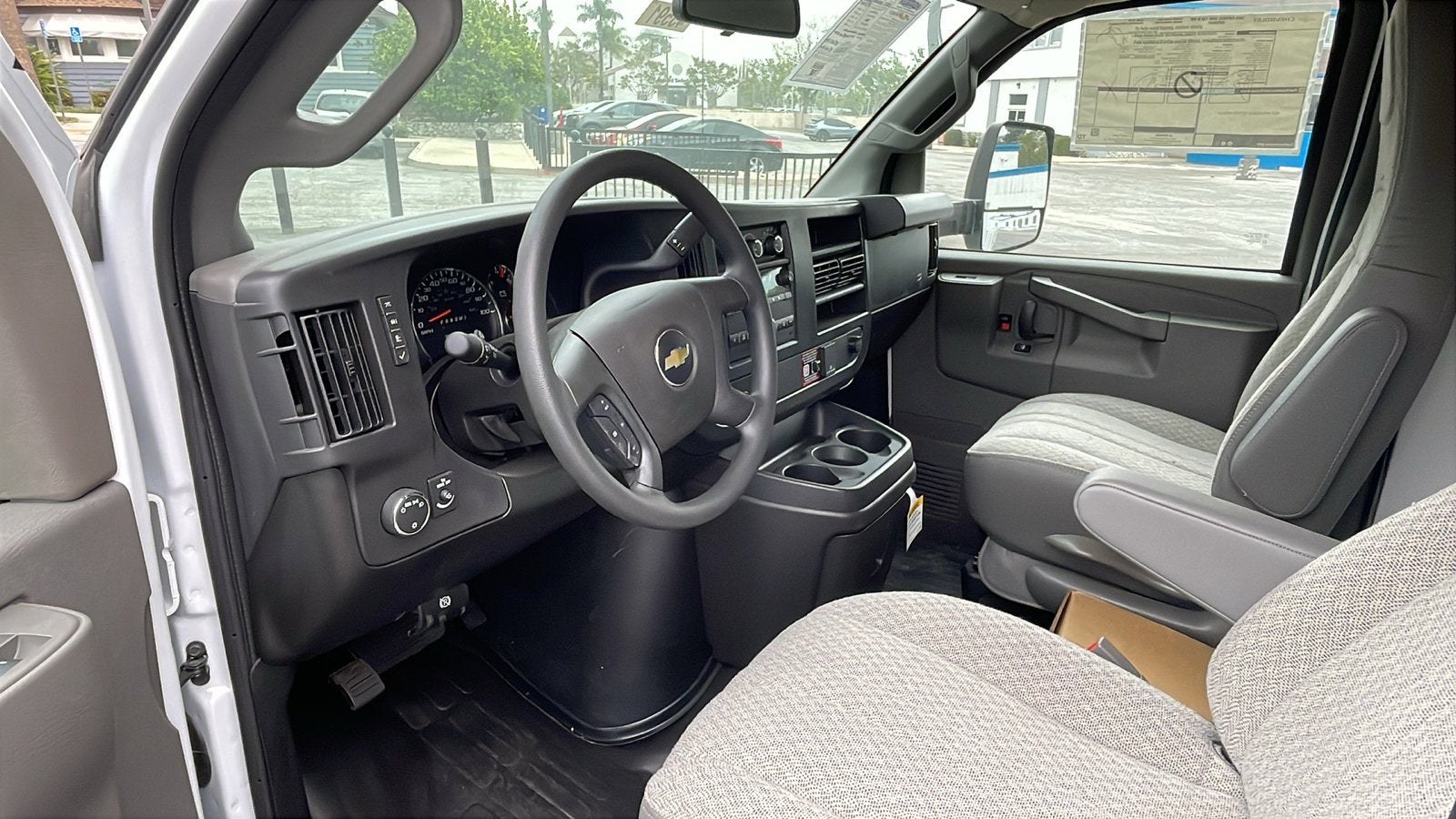 2026 Chevrolet Express Cutaway 3500 1WT
