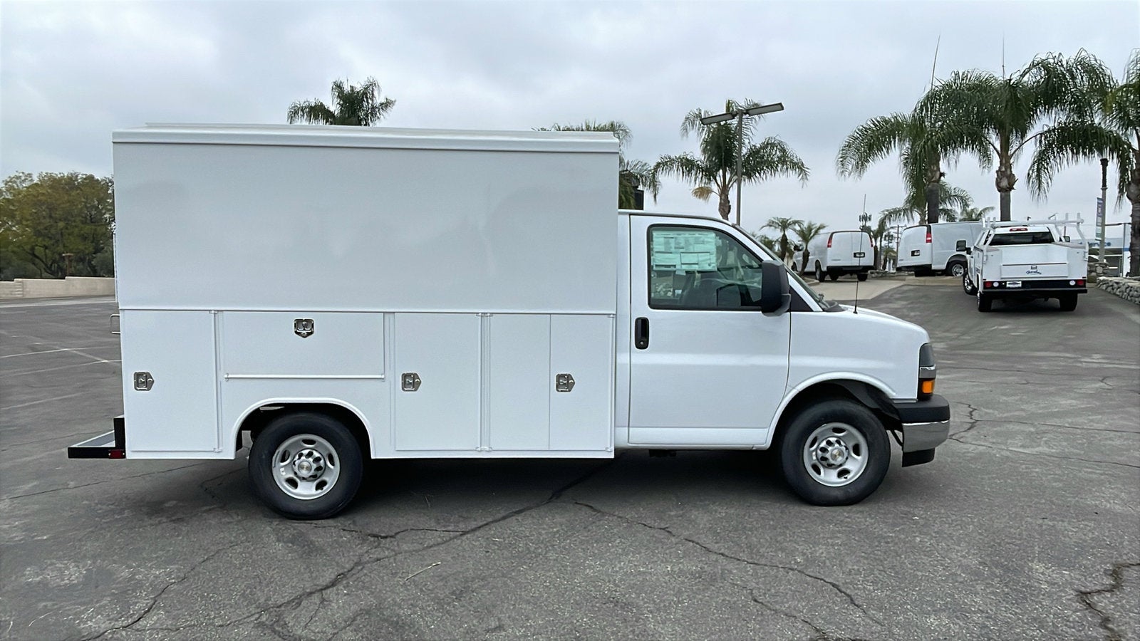 2026 Chevrolet Express Cutaway 3500 1WT