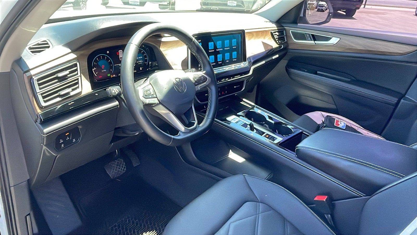 2024 Volkswagen Atlas 2.0T SE w/Technology