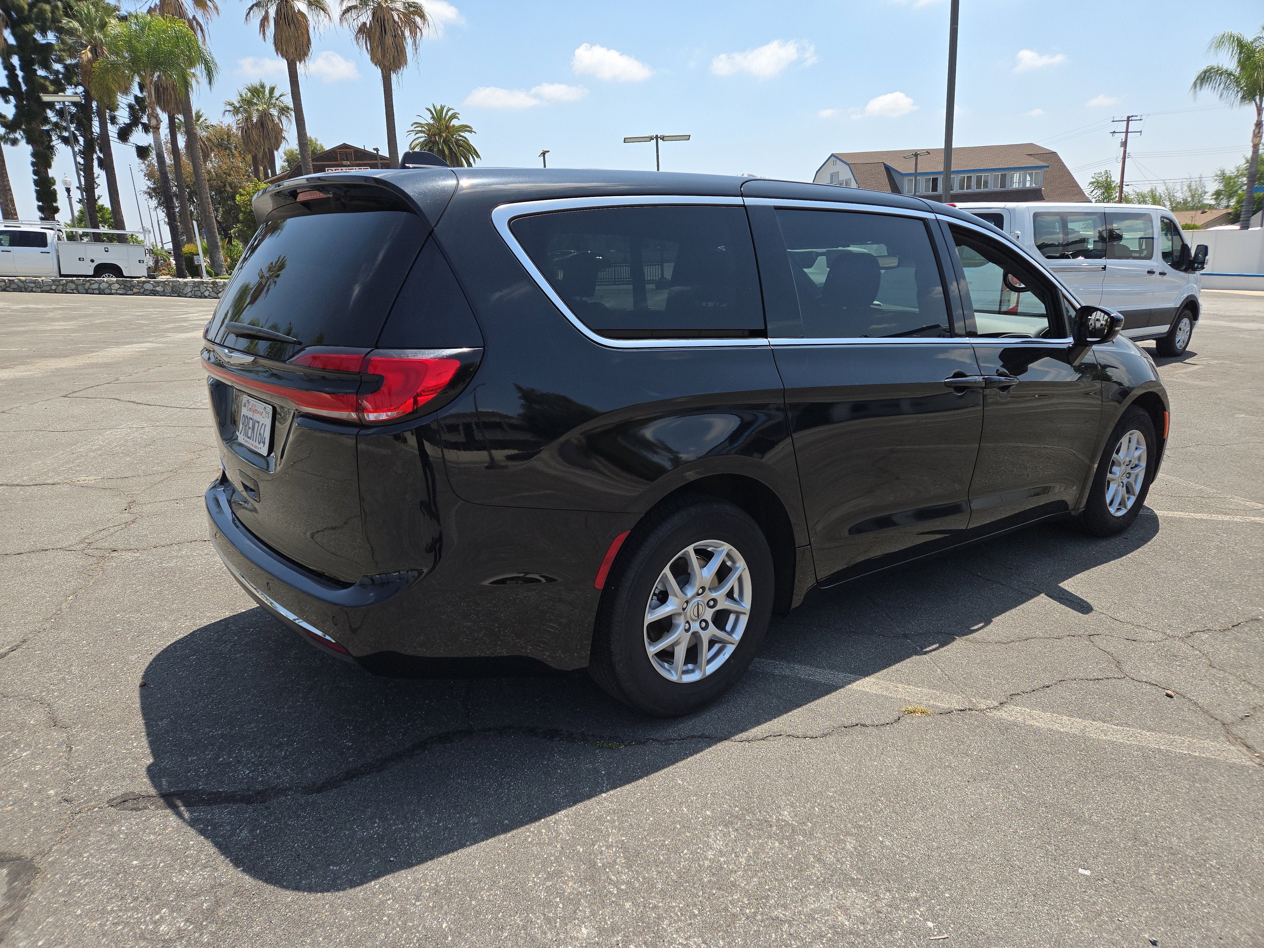 2025 Chrysler Pacifica Select