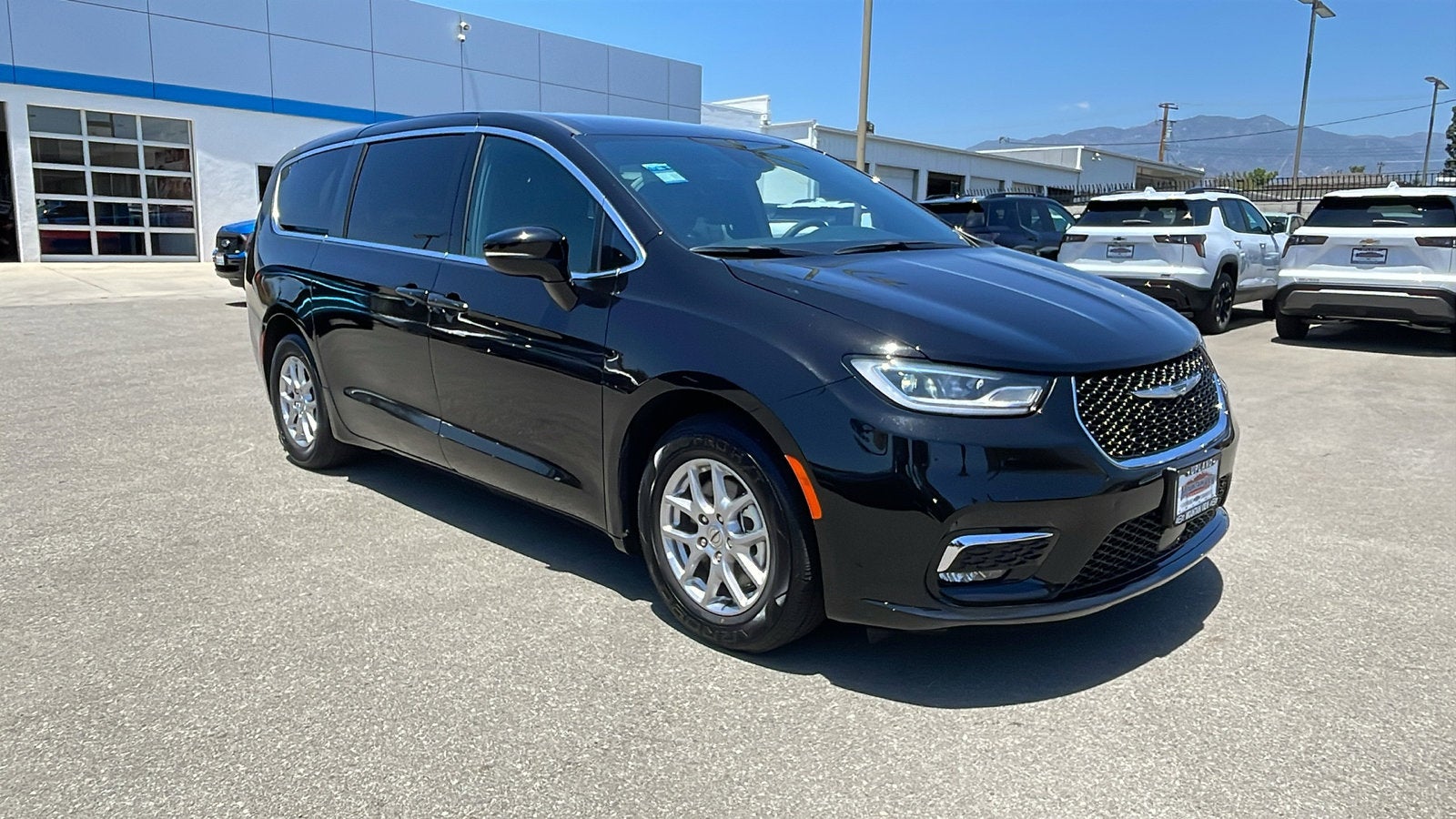 2025 Chrysler Pacifica Select