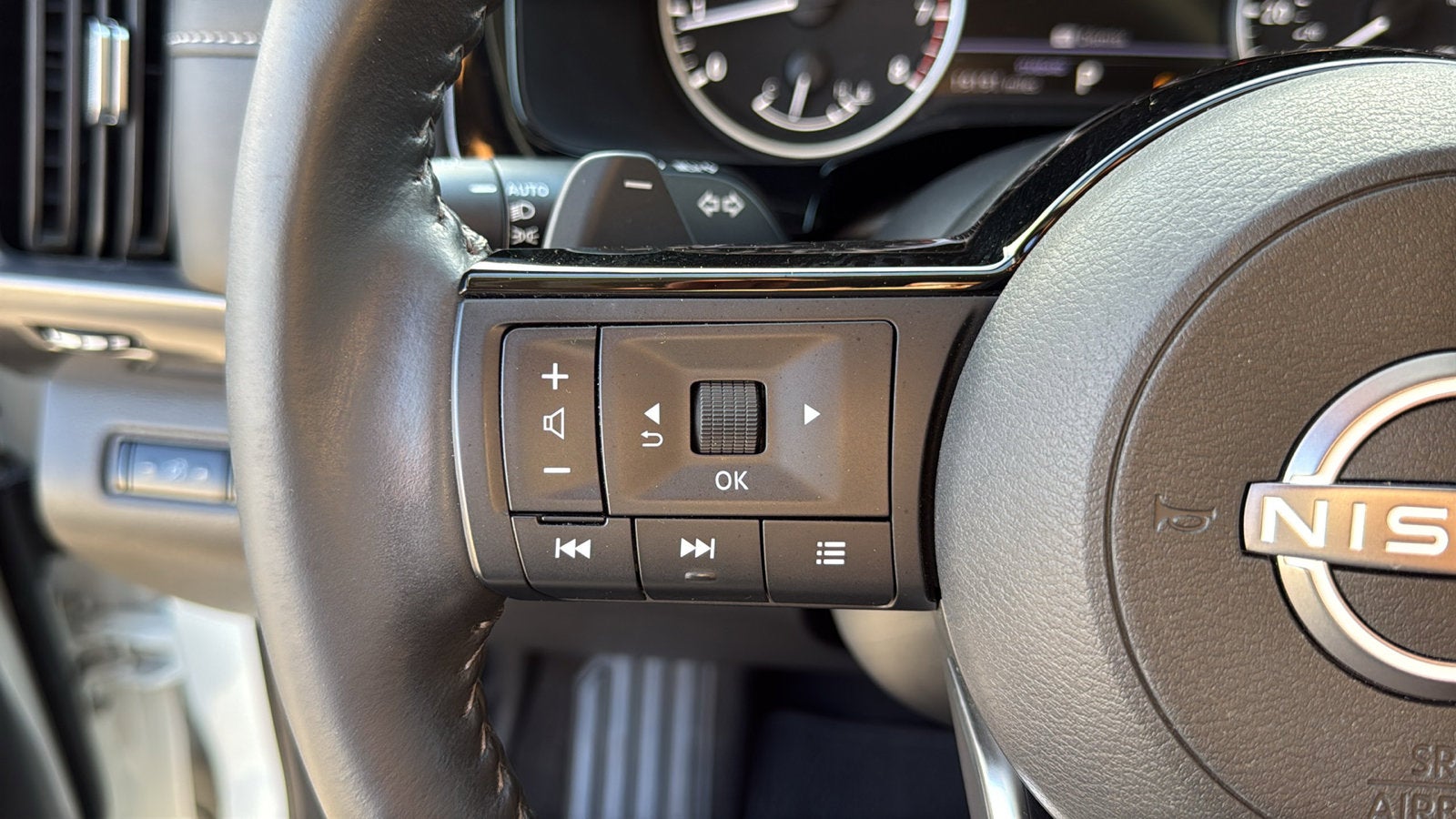 2024 Nissan Pathfinder SL FWD