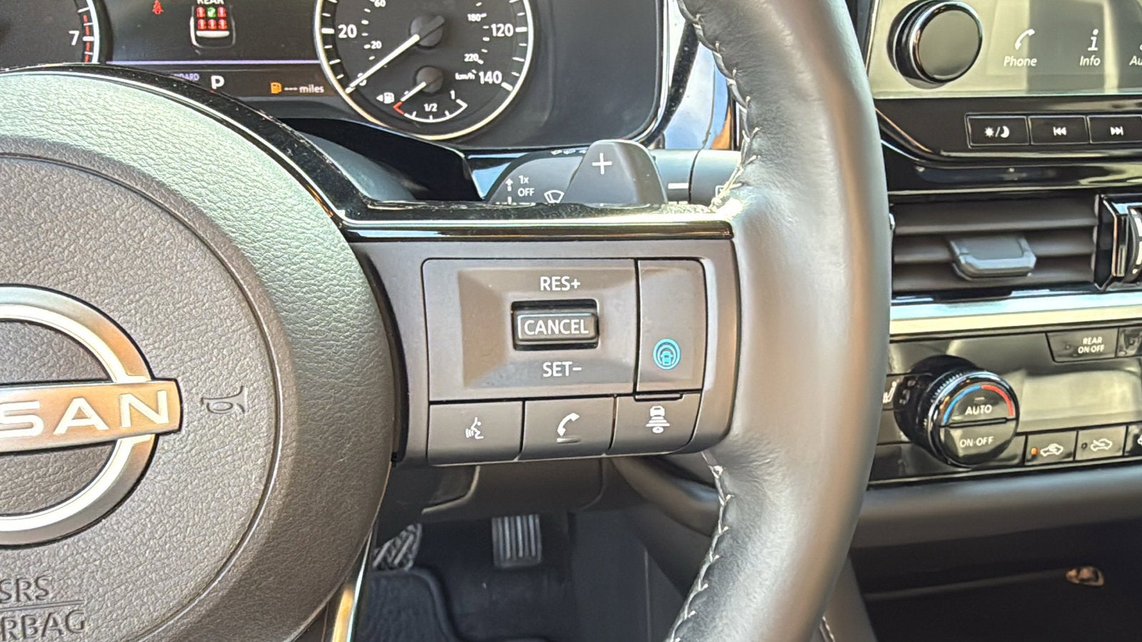 2024 Nissan Pathfinder SL FWD