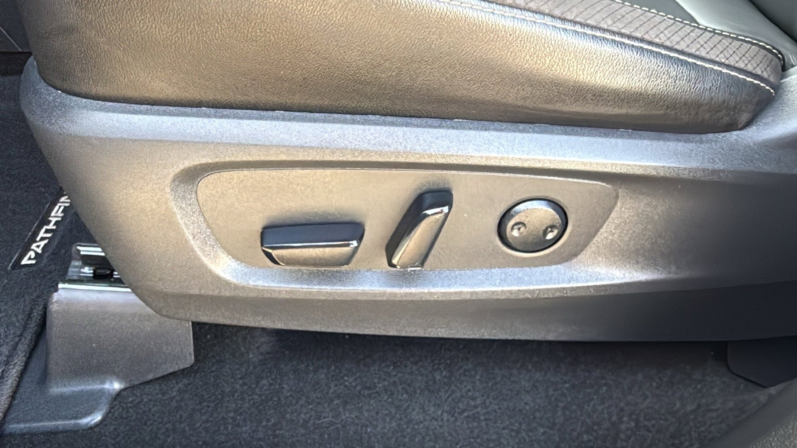 2024 Nissan Pathfinder SL FWD