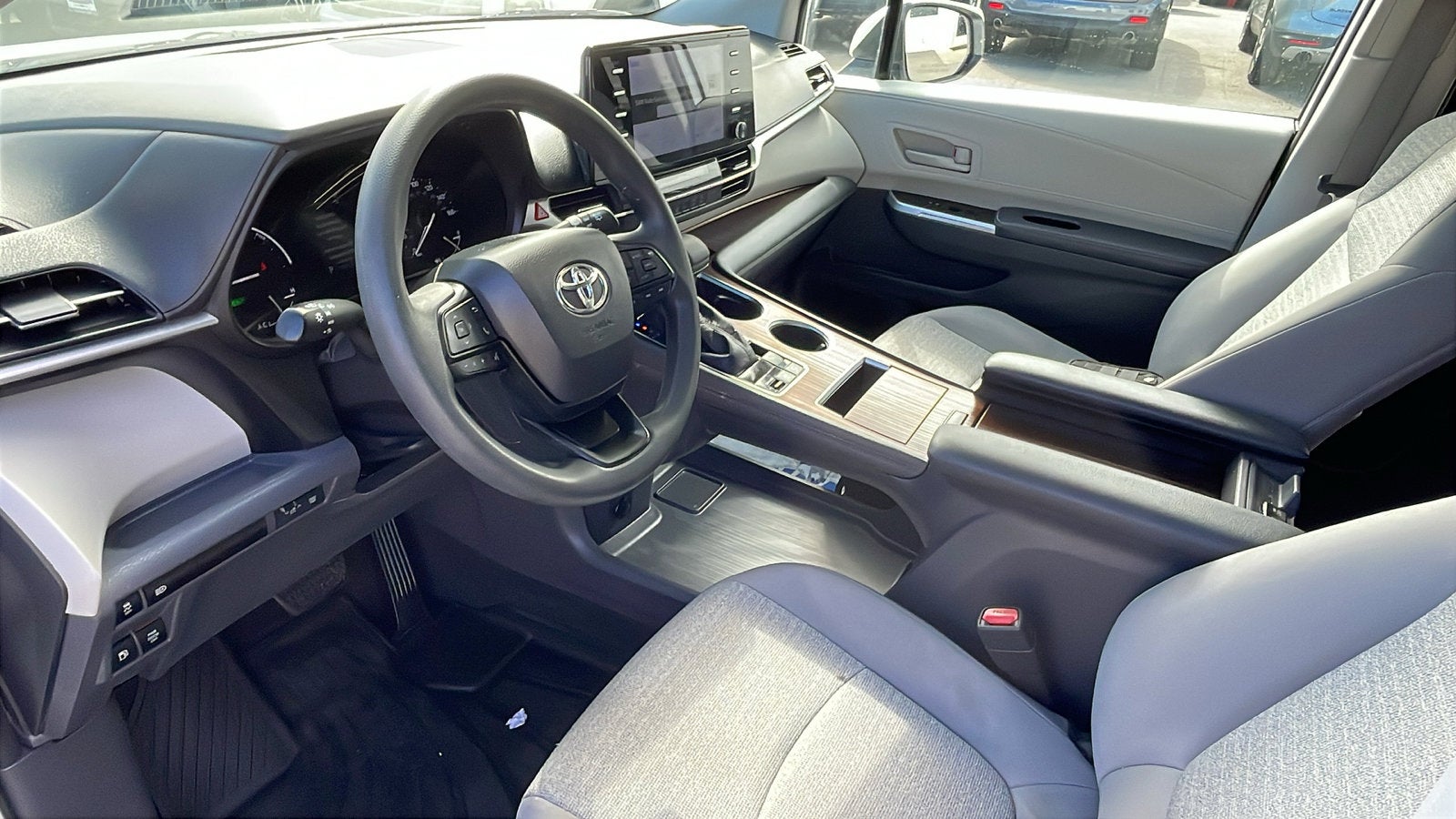 2022 Toyota Sienna LE