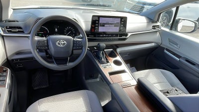 2022 Toyota Sienna LE