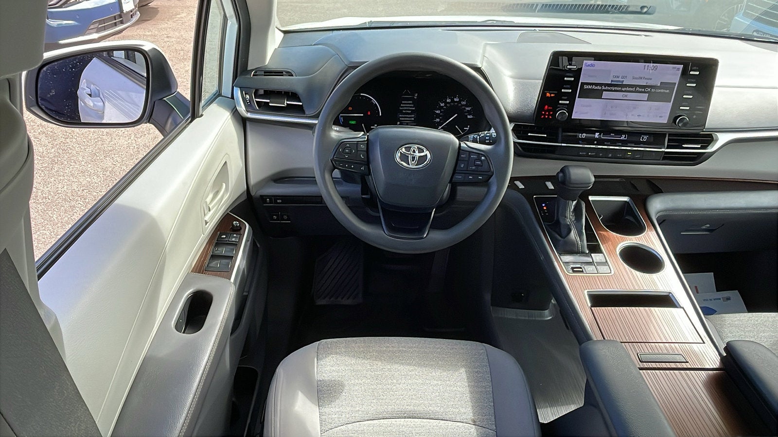 2022 Toyota Sienna LE