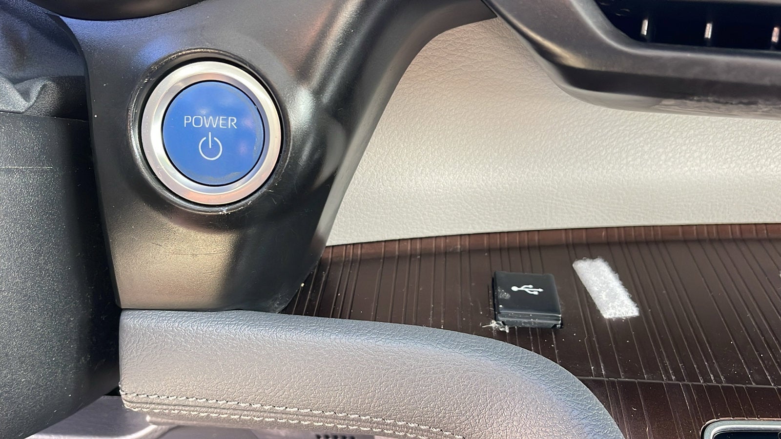 2022 Toyota Sienna LE