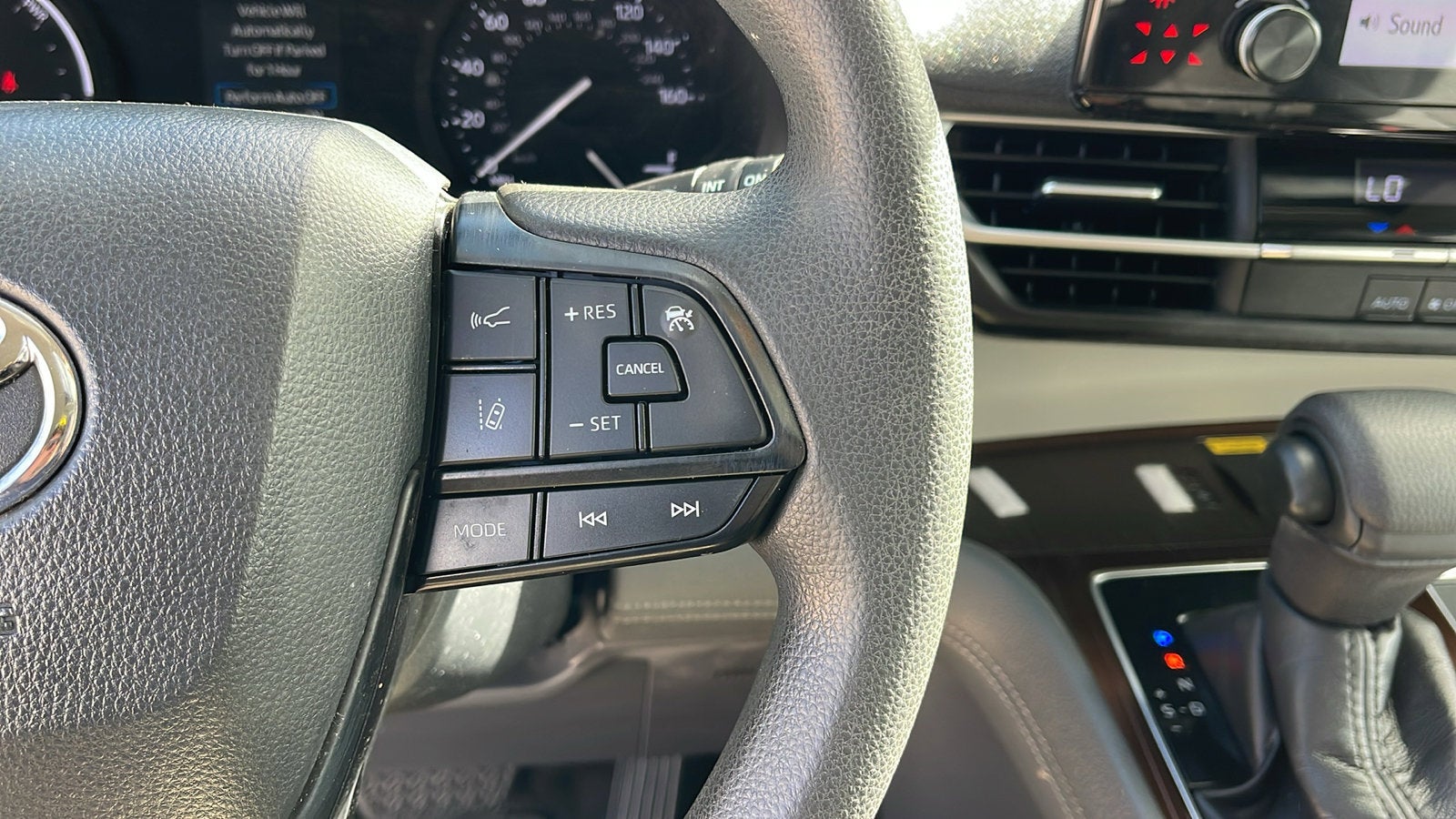 2022 Toyota Sienna LE