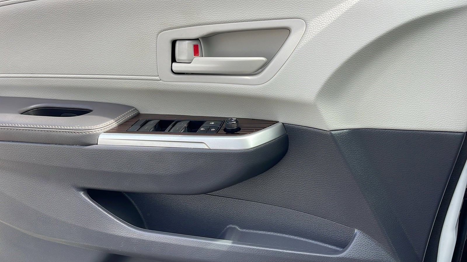 2022 Toyota Sienna LE