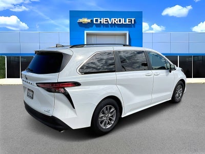 2022 Toyota Sienna LE
