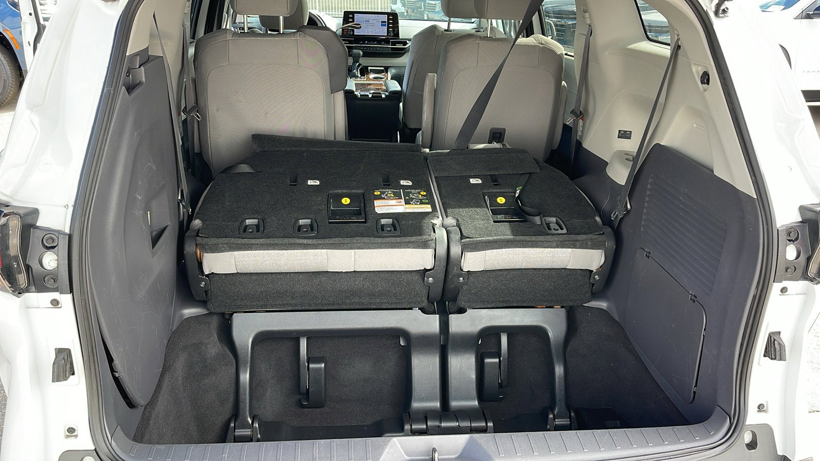 2022 Toyota Sienna LE