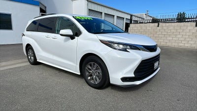 2022 Toyota Sienna LE