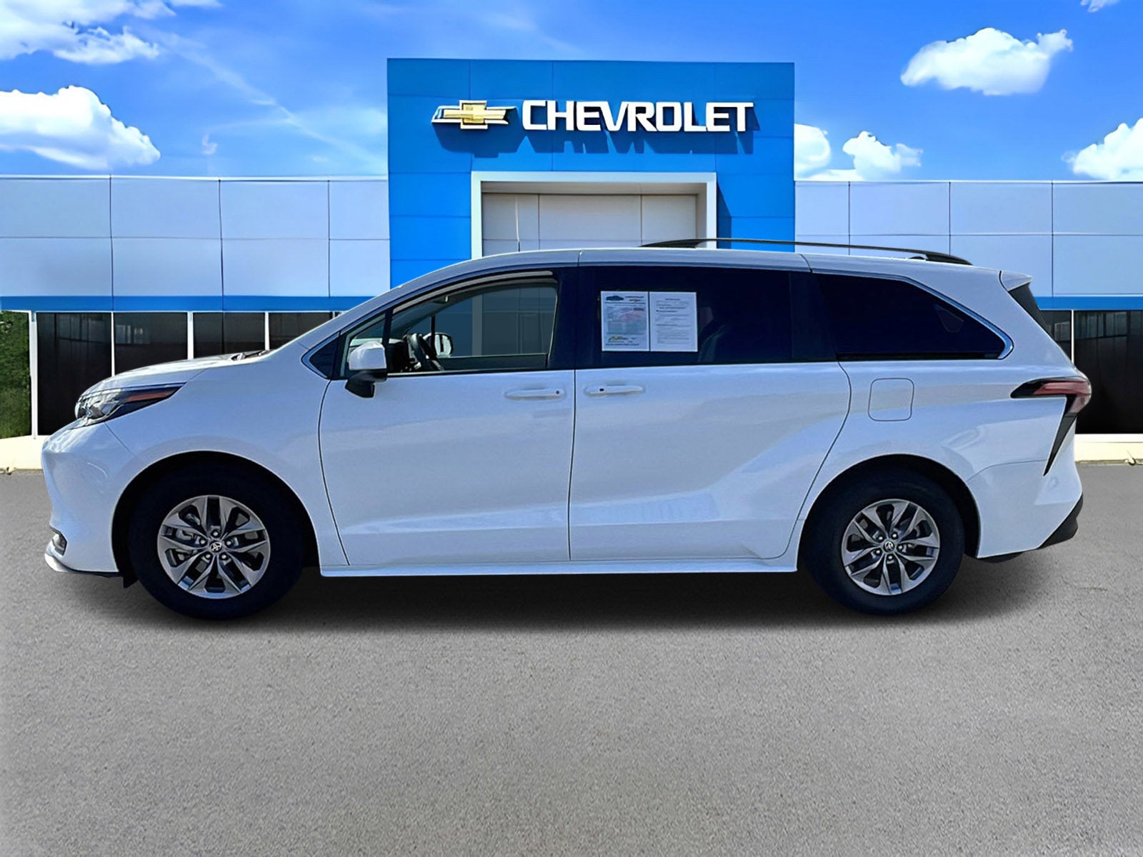 2022 Toyota Sienna LE