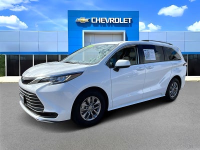 2022 Toyota Sienna LE